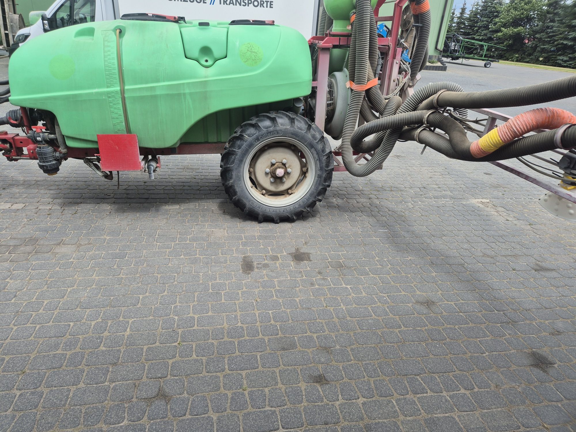 Opryskiwacz z nadmuchem do truskawek