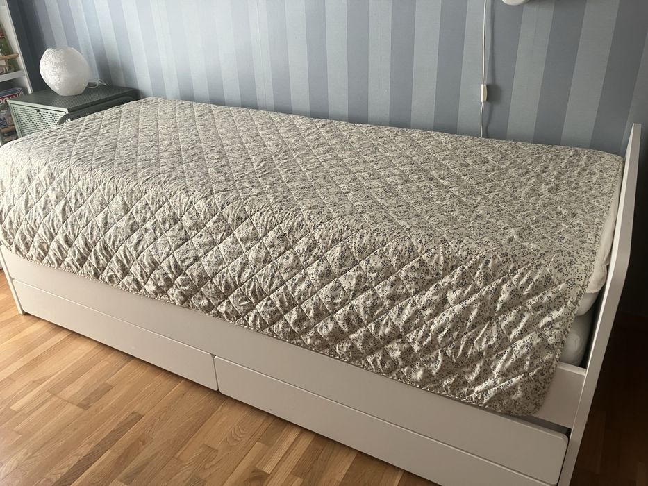 Camas Ikea c/ gavetas