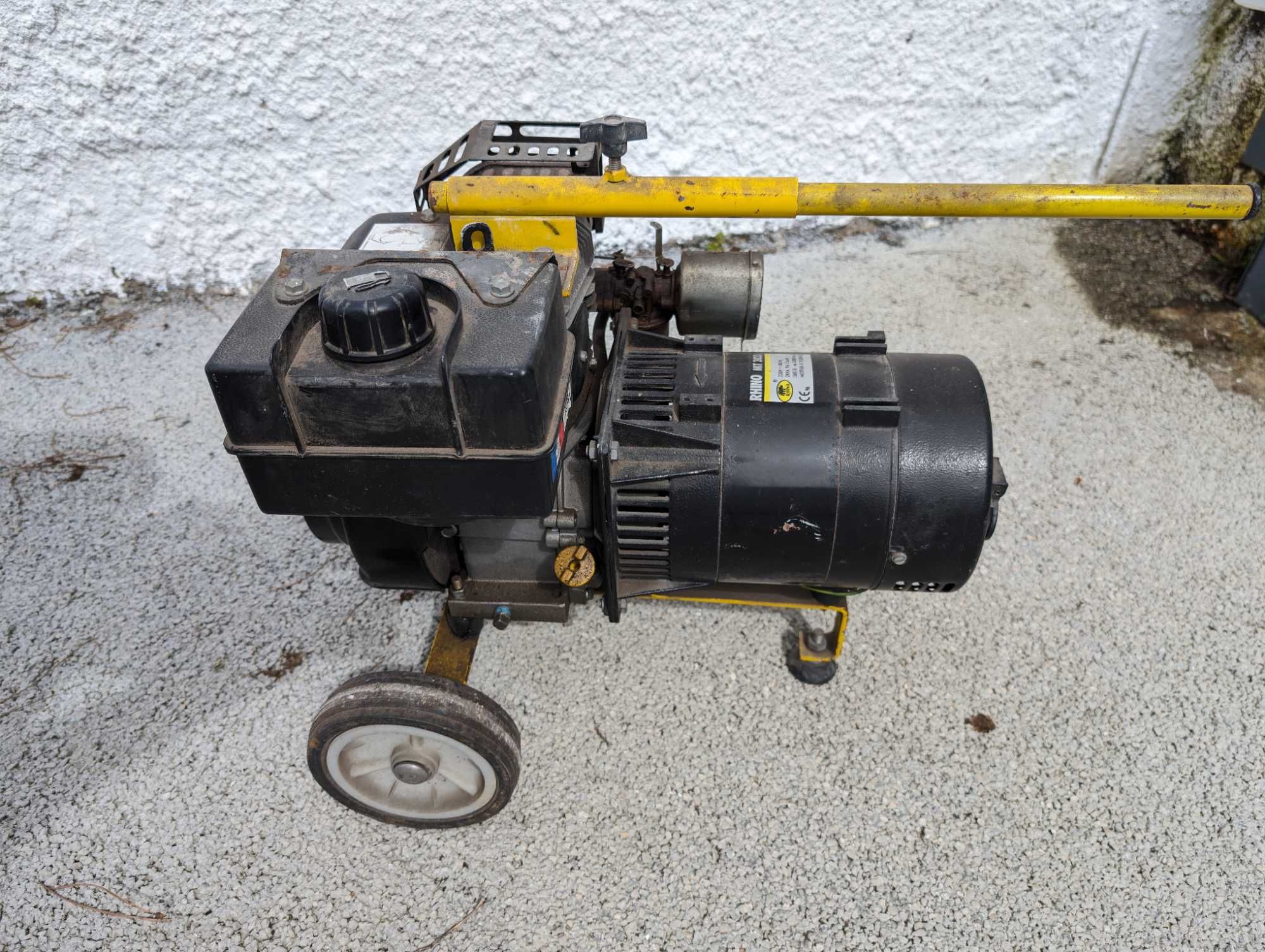 Gerador RHINO MT2020 . 2Kva 9A