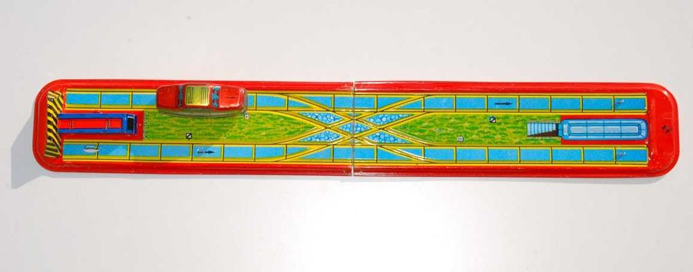 Stara zabawka blaszany samochodzik tor antyk