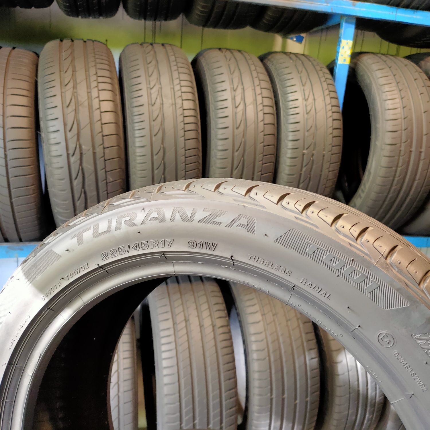 225/45r17 Bridgestone Turanza T001, 6.5mm