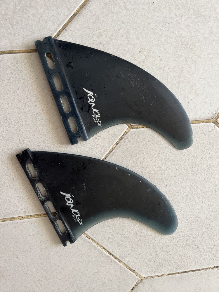 Used middle and left future fins copy made in bali, fibre