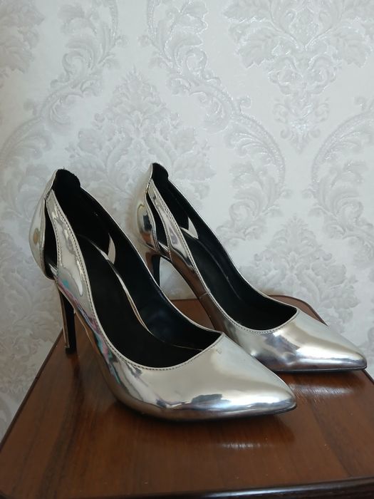 Всі 35 розмір по 550 грн