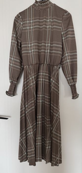 Sukienka jesienna plisowana na pasek