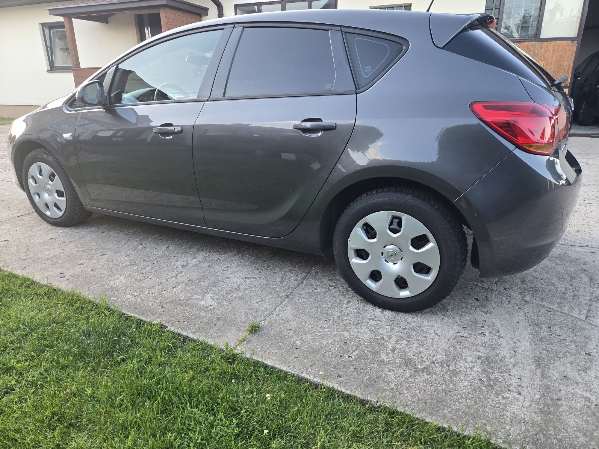 Opel Astra J 1.7 CDTI 110 KM – 2010 r.