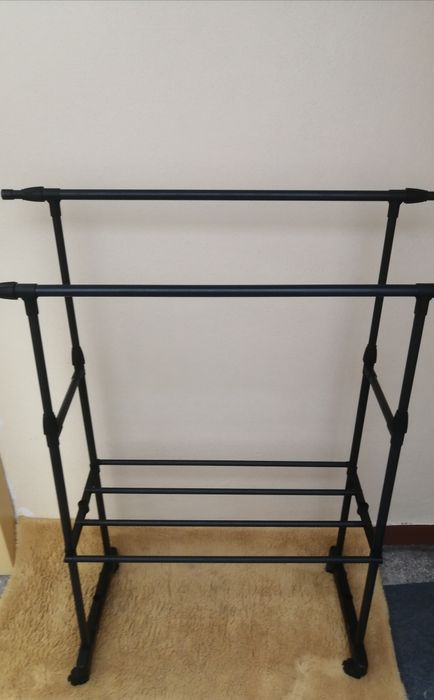 Wieszak na ubrania stojący garderoba stojak na kółkach.