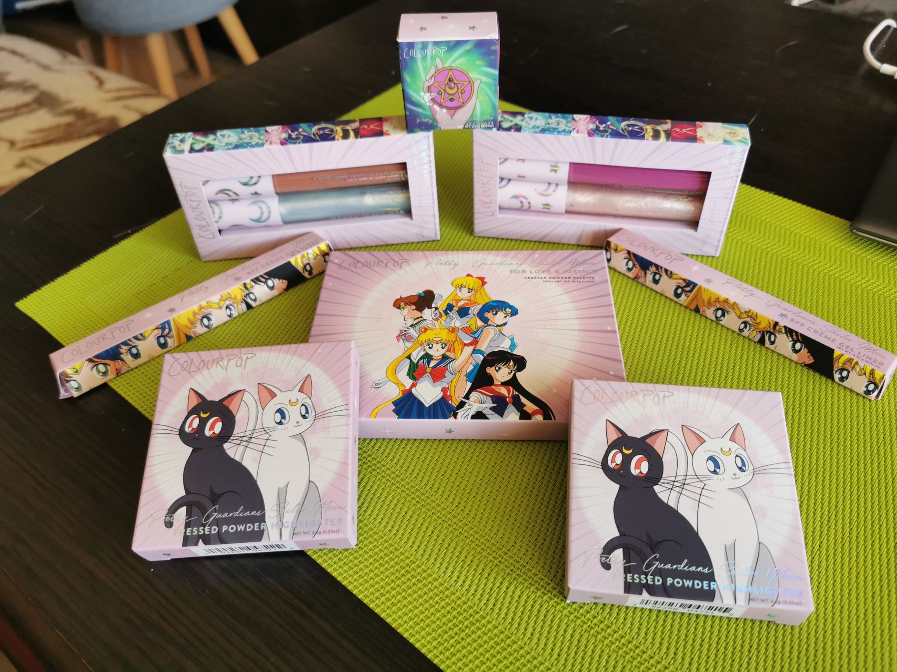 Zestaw kosmetyków do makijażu ColourPop Sailor Moon Anniversary