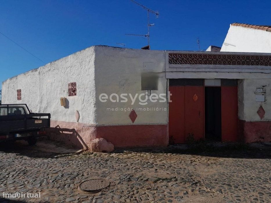 Moradia com 3 quartos e Terraço localizada em Cabeça Gorda