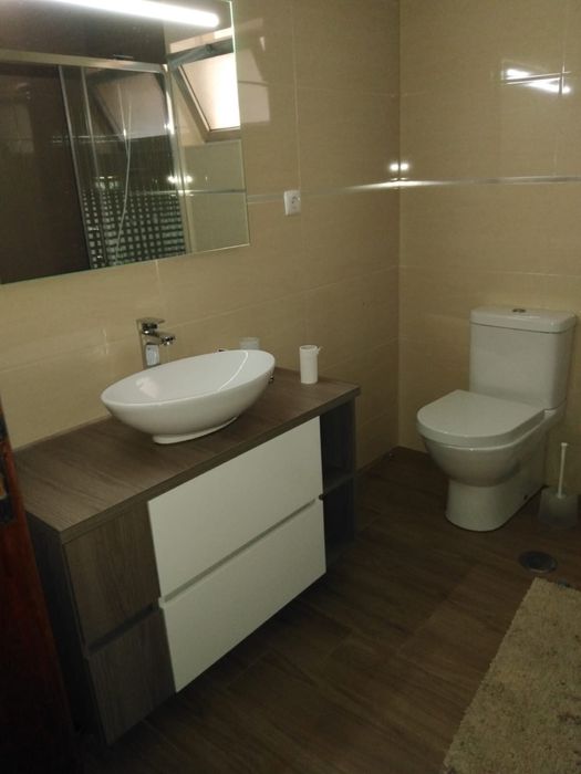 Aluga-se quarto a professor