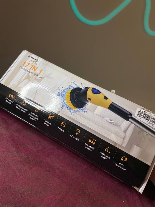 Акамуляторна щітка для прибирання з насадками 17в1