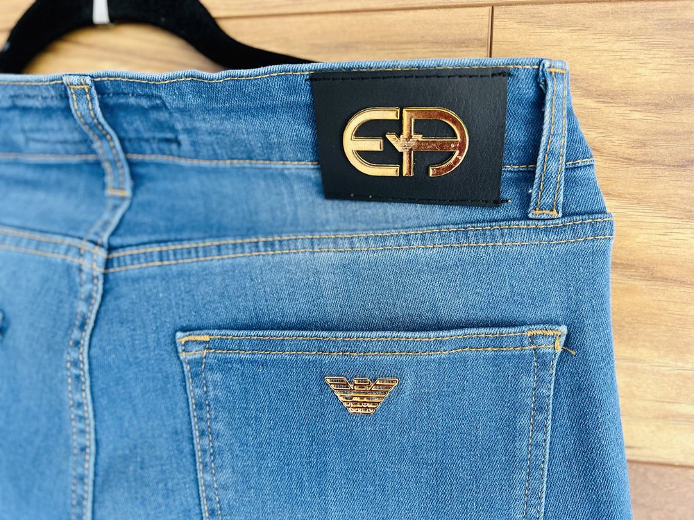 Emporio Armani EA7  spodnie jeansowe męski