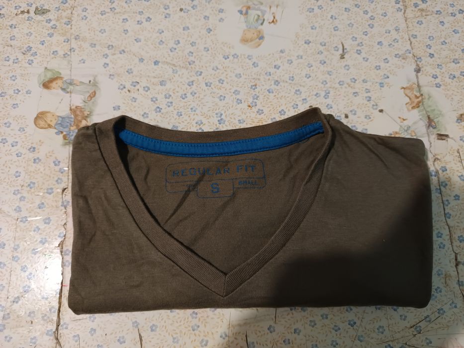 Vendo a camisola castanho azul bom estado