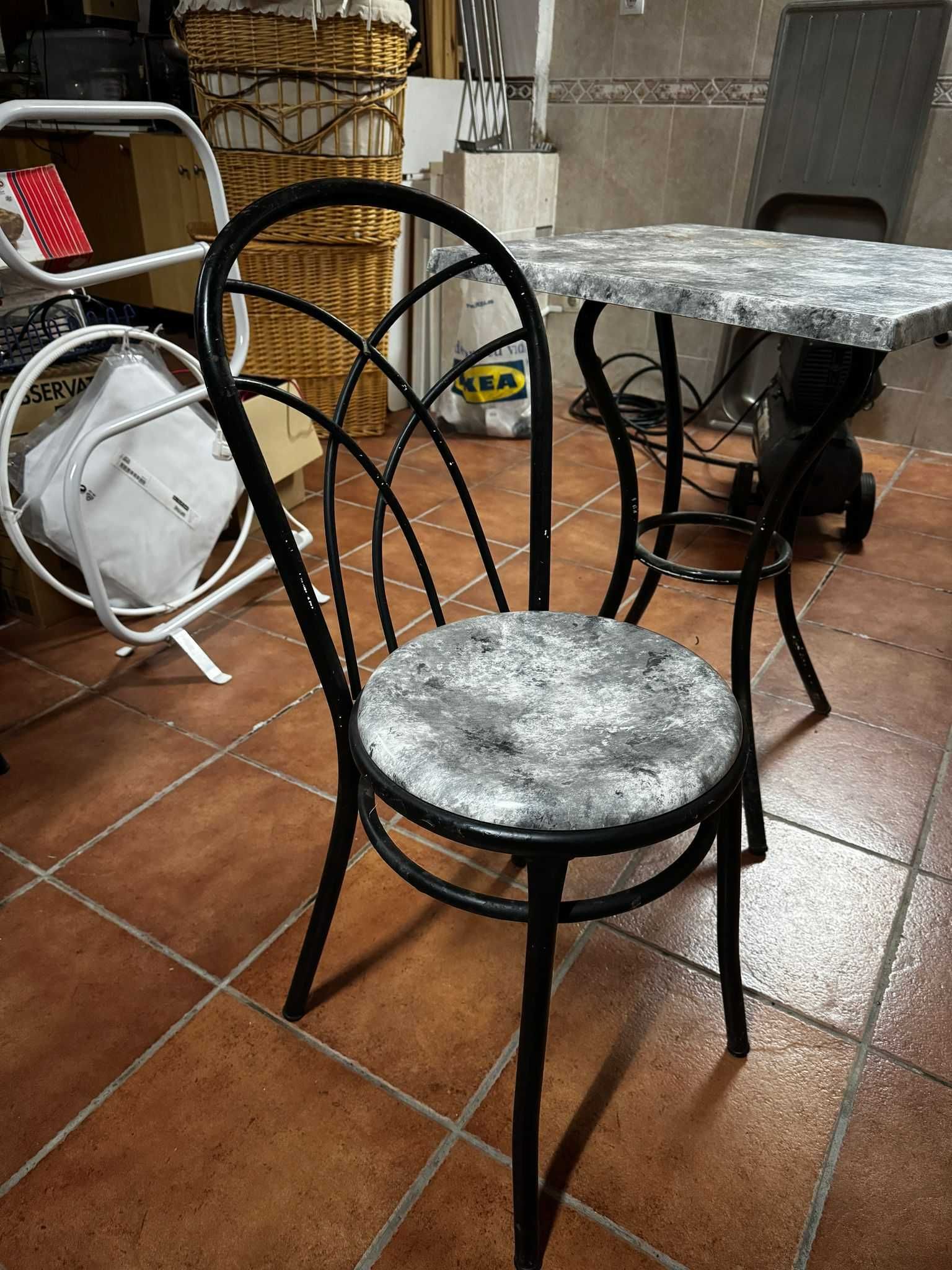 Conjunto Mesas e Cadeiras