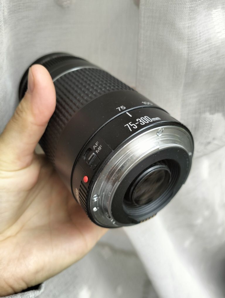 Teleobiektyw Canon EF 75-300 mm