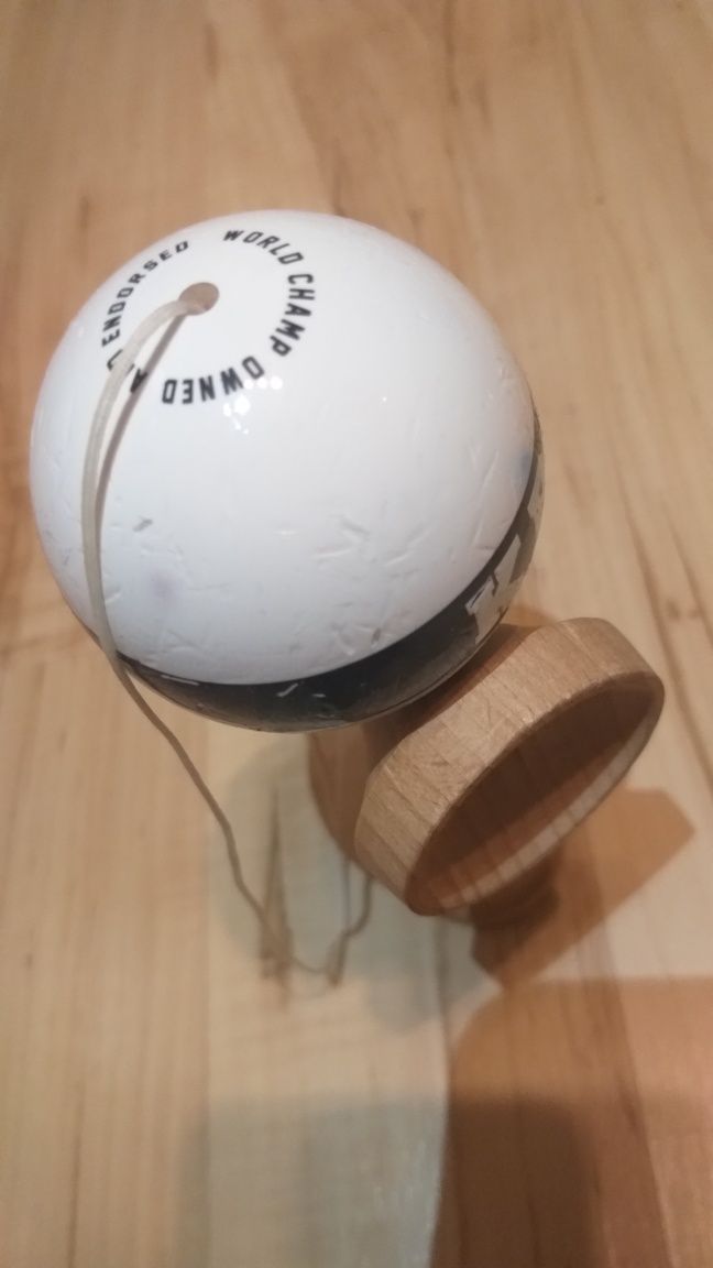 Kendama marki krom