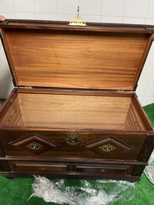 Arca Madeira antiga  Trabalhada