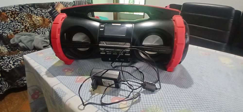 Vendo Rádio com luzes coloridas