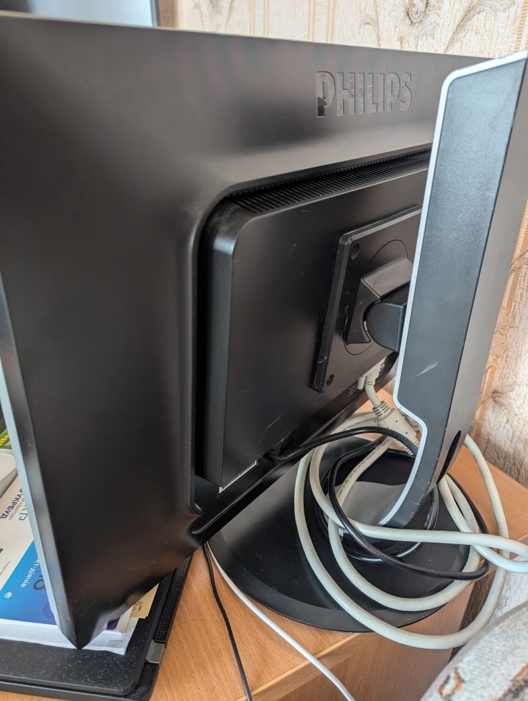 Philips brilliance 220p, 22" (55,9 см) P-line
WSXGA+