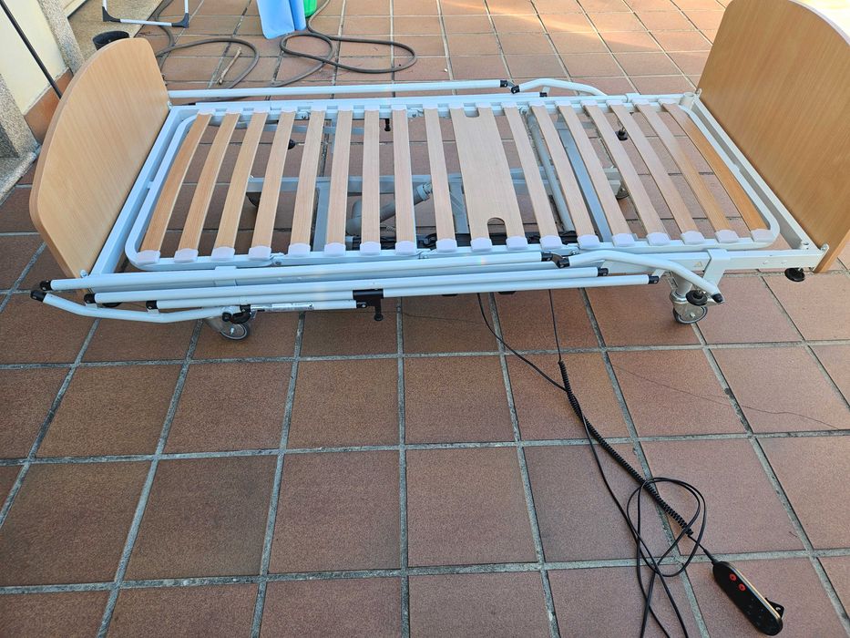 Cama Articulada Elétrica Hospitalar com Elevação Tesoura JMS