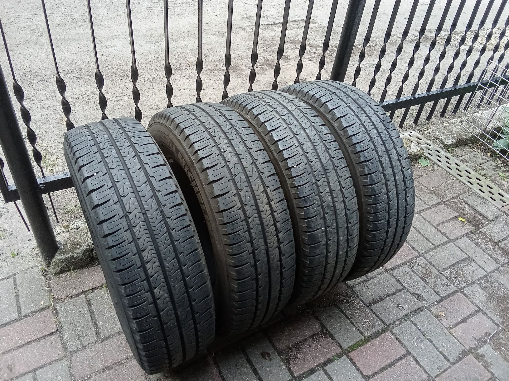 4szt NIE NAPRAWIANE 225/75R16C, Michelin, 8 mm