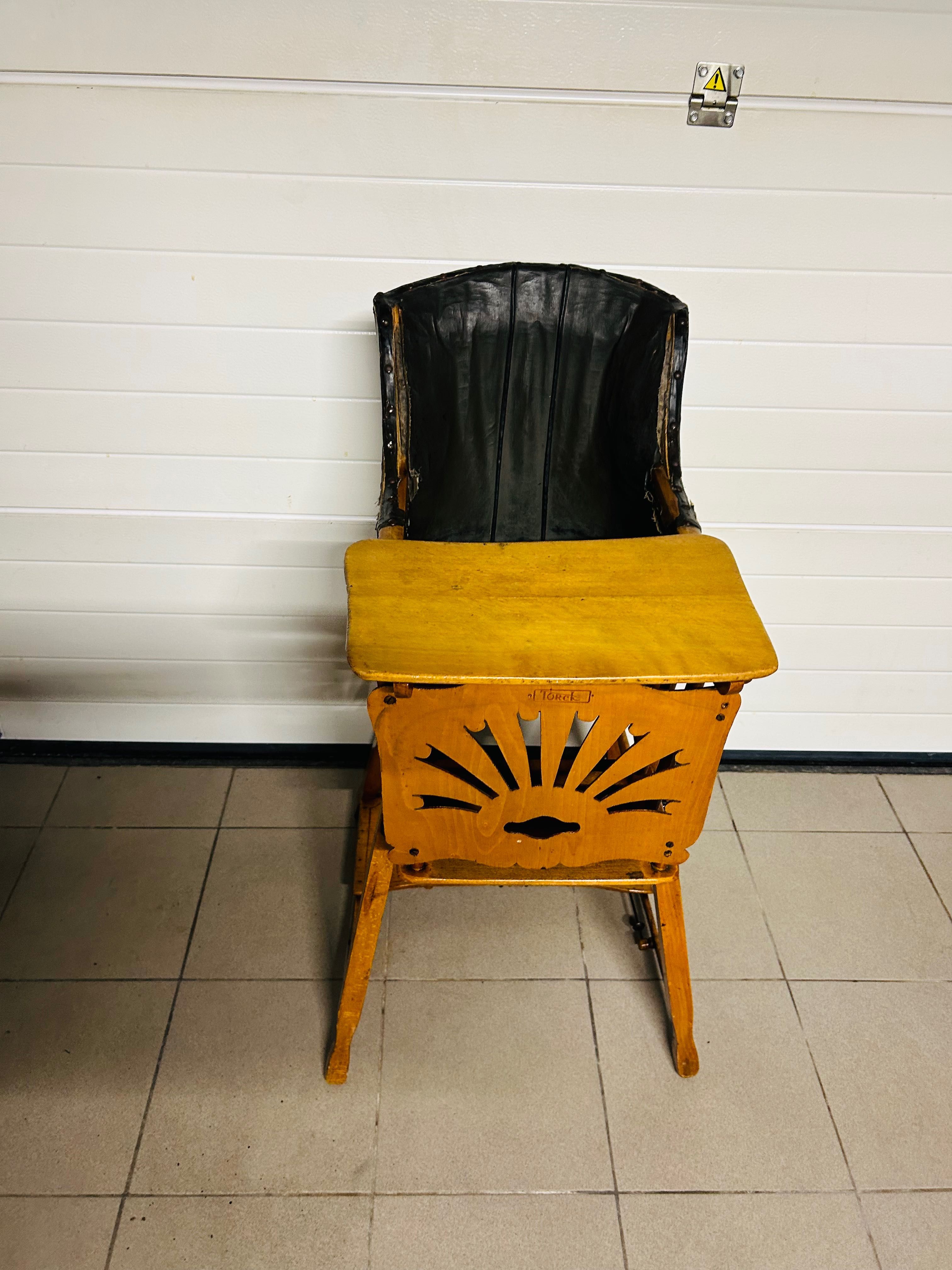 stare drewniane krzesło dziecięce lata 50 te