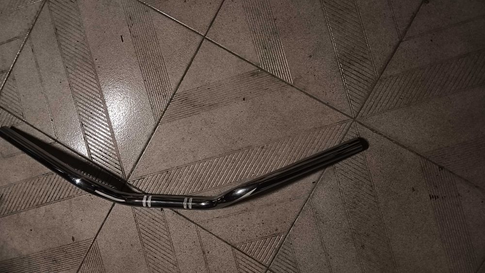 Guiador cromado de mota