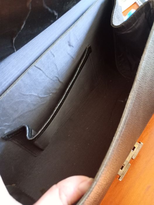 Czarna torebka skórzana