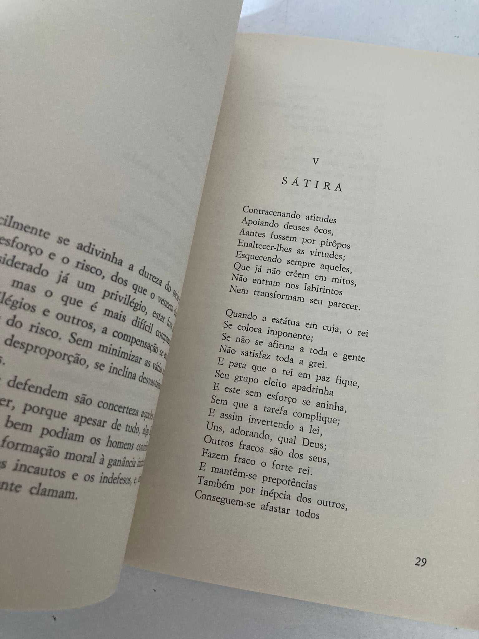 Livro - Eclipse (Temas e Poemas) (ctt editorial grátis)
