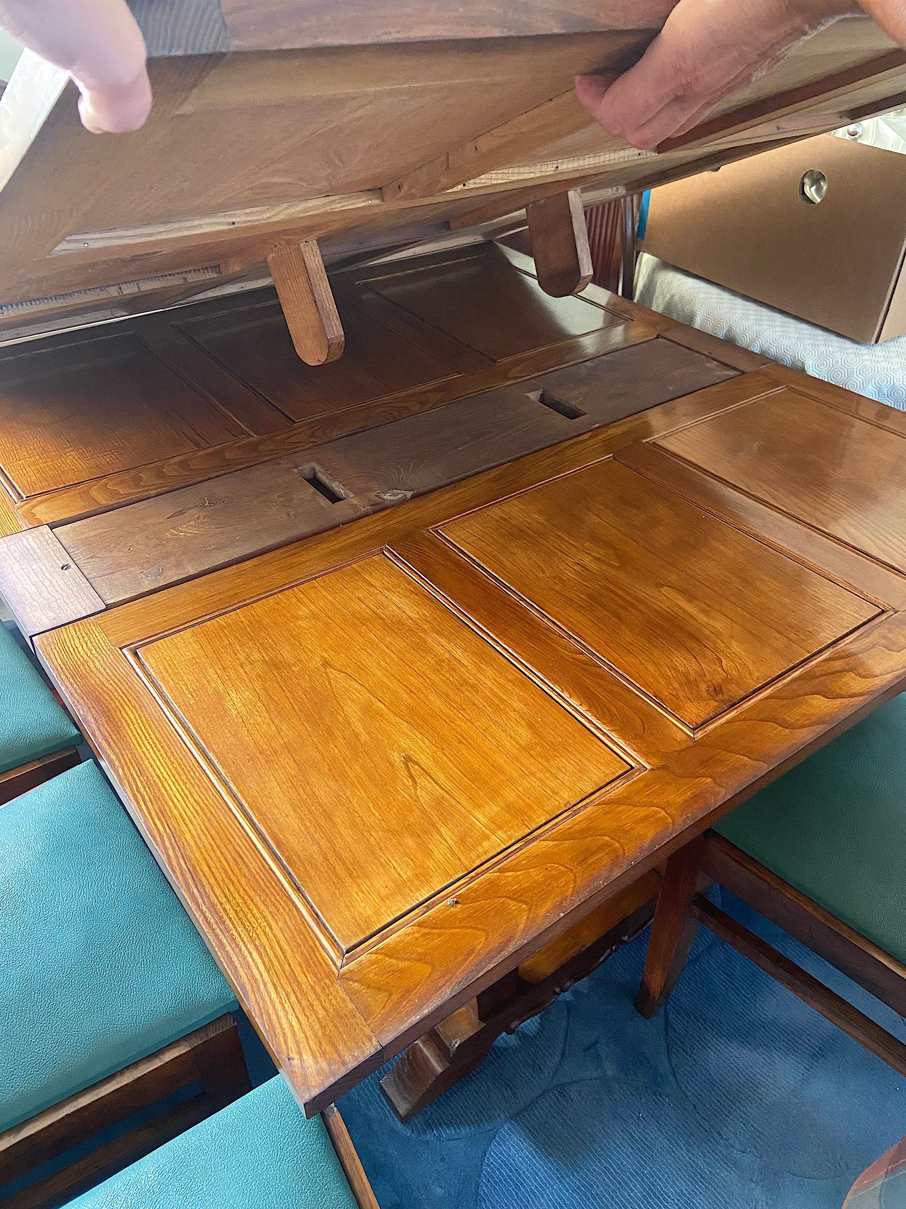 Mesa de madeira extensível com 4 cadeiras