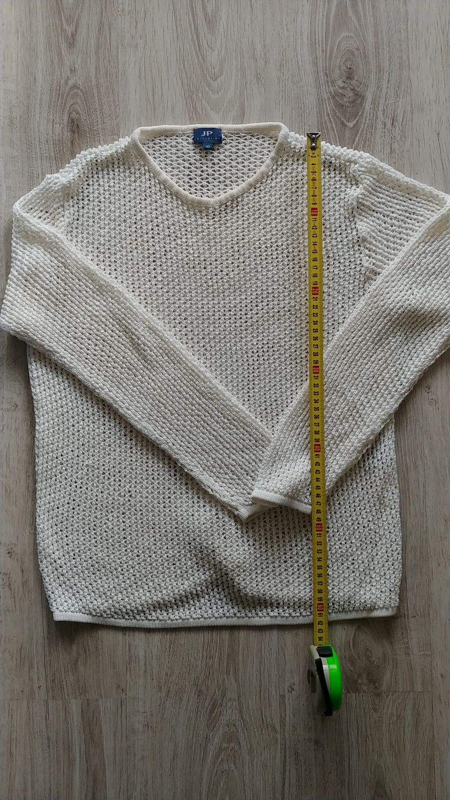 Biały sweter siateczka