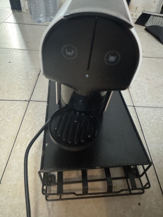 Maquina delta q com aparador de capsulas