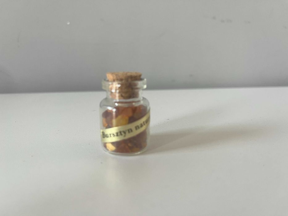 Bursztyn w słoiczku