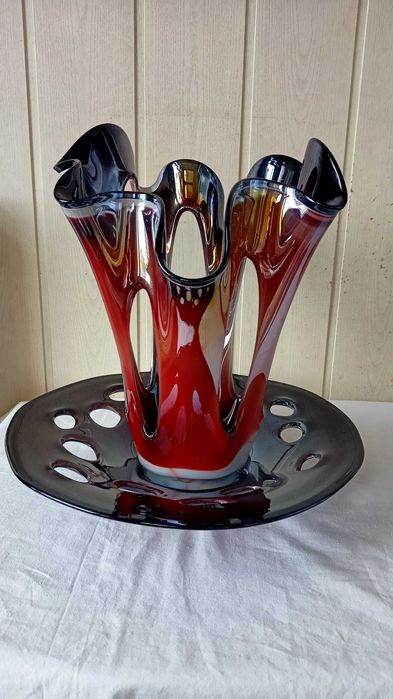Szkło artystyczne patera figura ręcznie formowane karminowe Makora