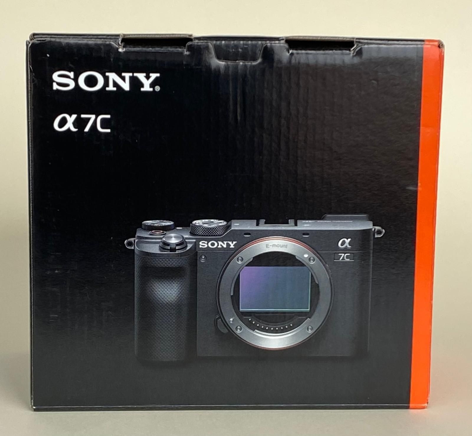 Sony A7C – Corpo + Extras (Baterias, Carregador, Gaiola com Punho)