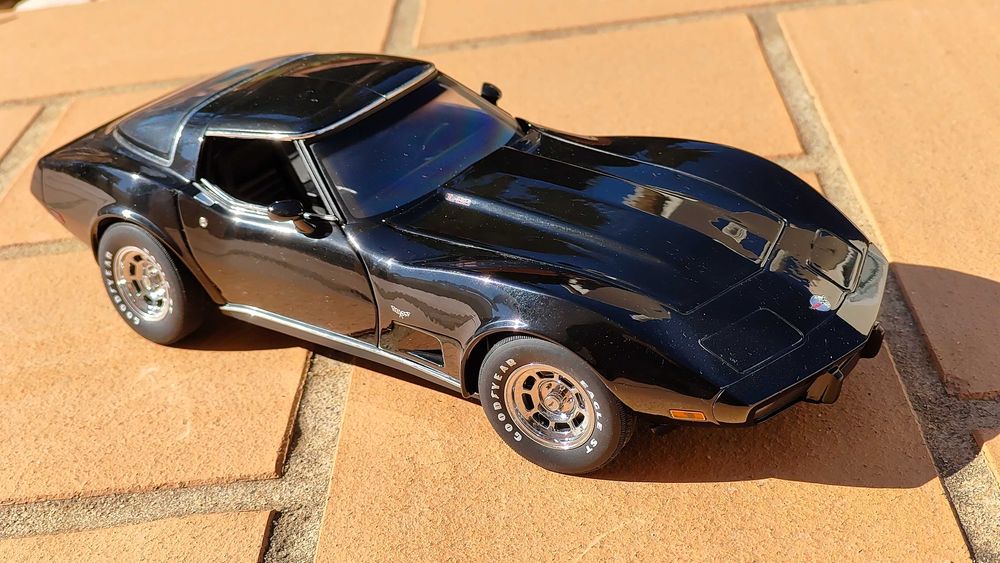 1:18 1978 Chevrolet Corvette (C3) Coupe -- UT Models