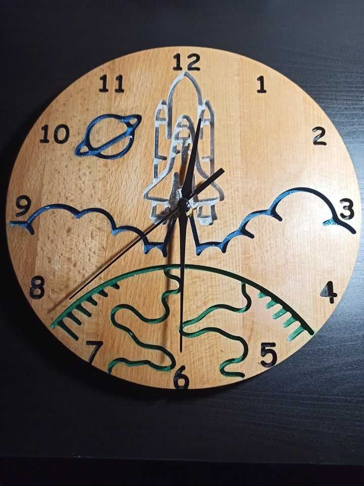 zegar ścienny z drewna bukowego ręcznie malowany