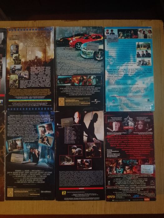 Продаються відеокасети.