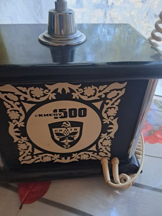 Телефон ретро    .