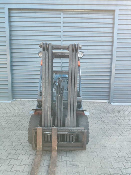 Wózek widłowy NISSAN 2,5 tony LPG