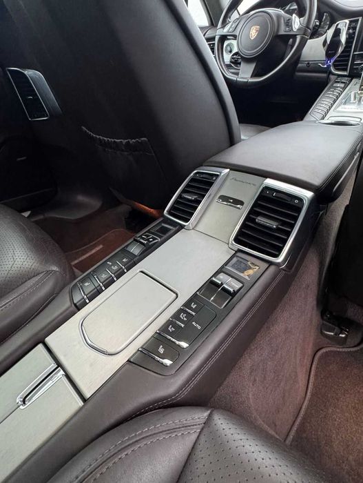 Porsche Panamera Turbo 4.8 Bi-turbo PDK