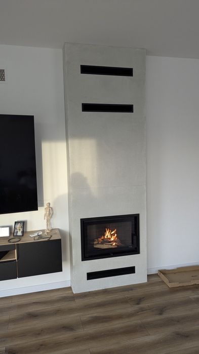 Nowoczesny kominek do rekuperacji z zabudową.