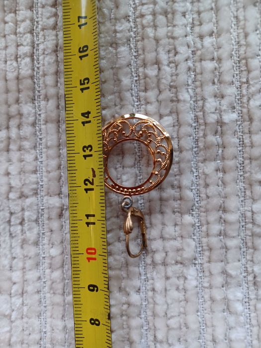 Argolas douradas tipo filigrana