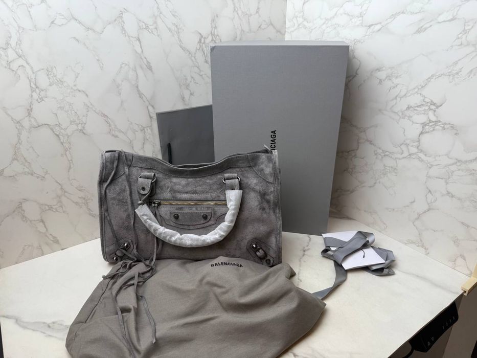 сумка Balenciaga Neo Classic City Bag in Grey