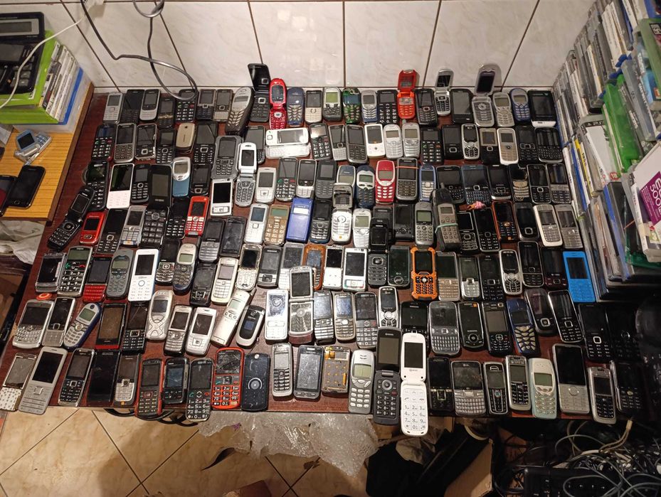 Spora Kolekcja Telefonów Klawiaturowych, Telefony na klawiaturę, stare