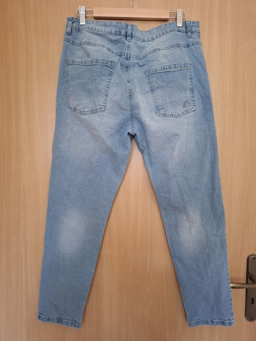 Spodnie jeansowe rozm. 44 z dziurami