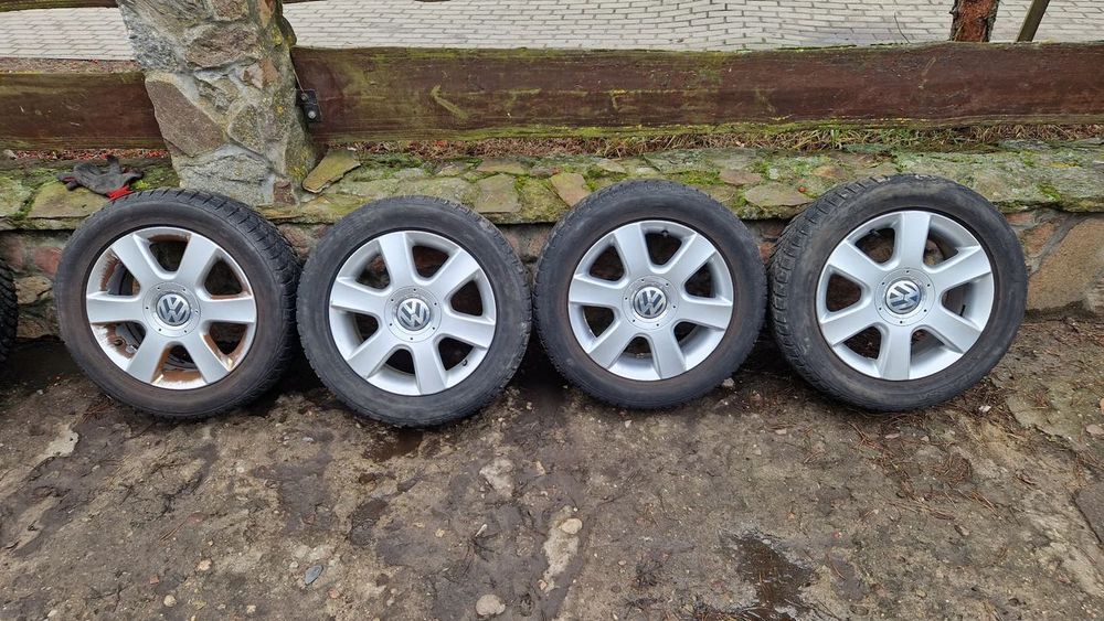 VW Touran Felgi aluminiowe 16&#039; DOT3319 6,5Jx16 2x7mm 2x6mm