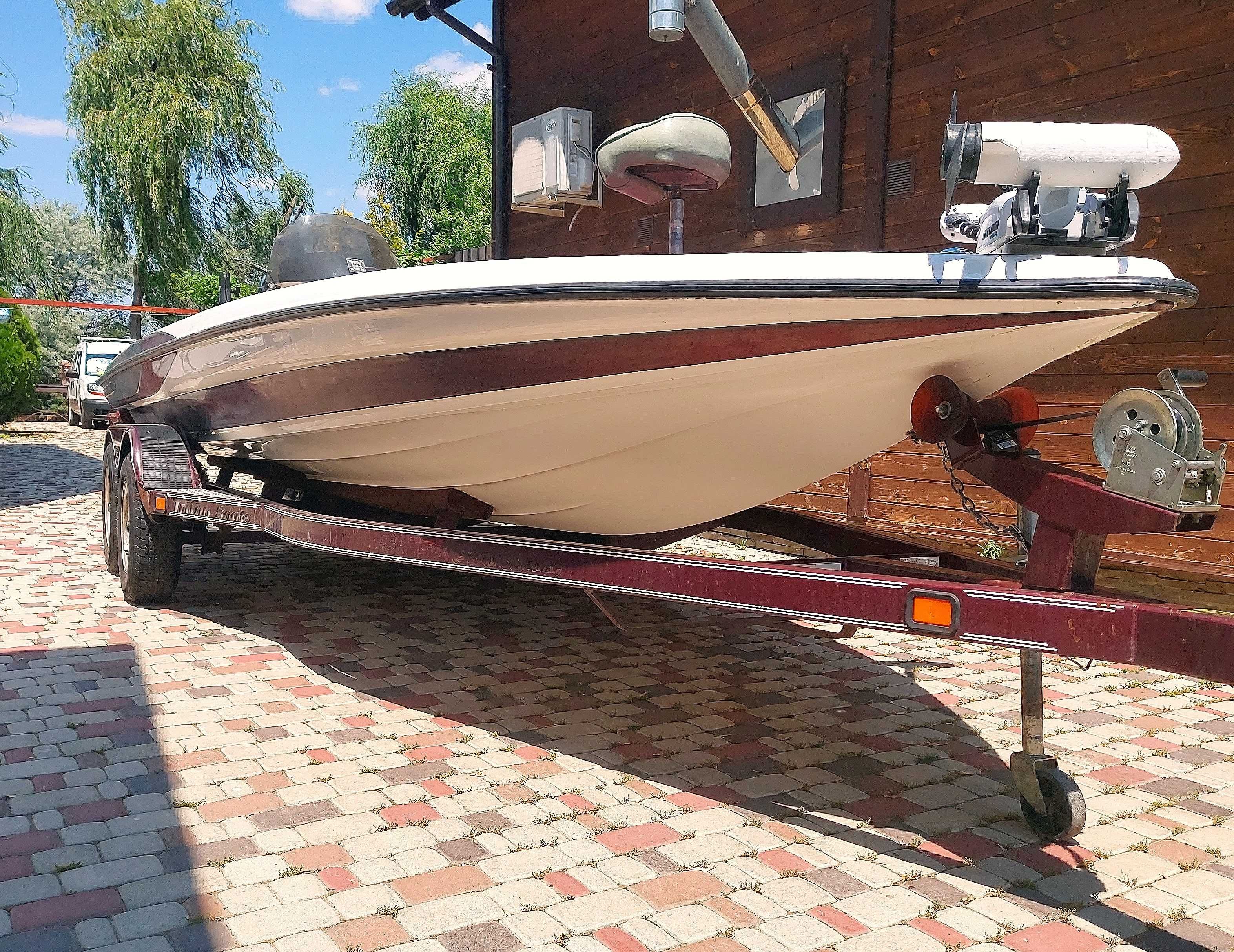 Лодка Triton TR21 + Лафет + Mercury 225 EFI Америка човен