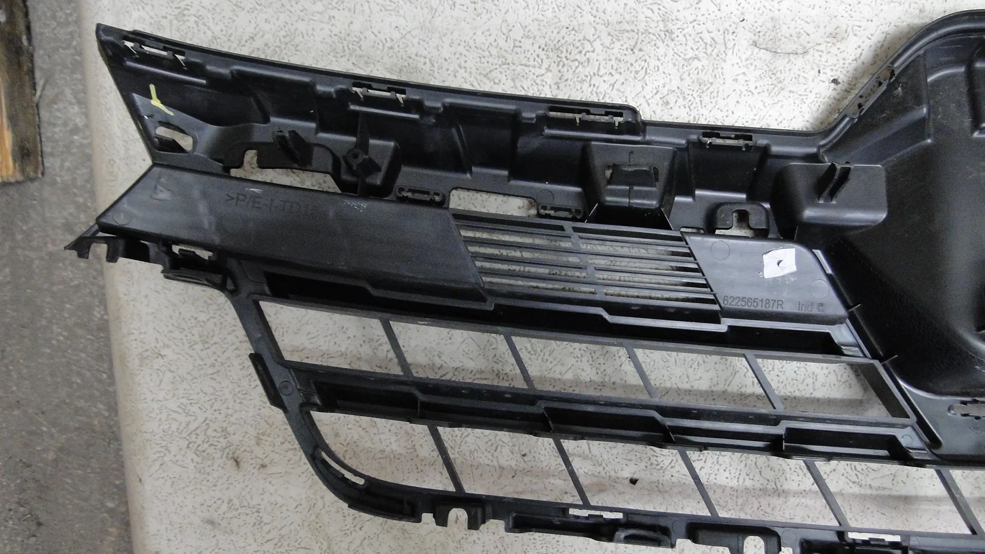 RENAULT EXPRESS ATRAPA GRILL 21-23r
