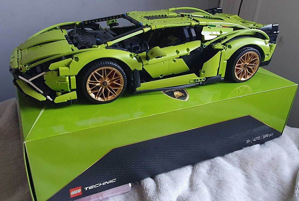 Lego technic 42115 - Lamborghini Sian - olbrzymi model
