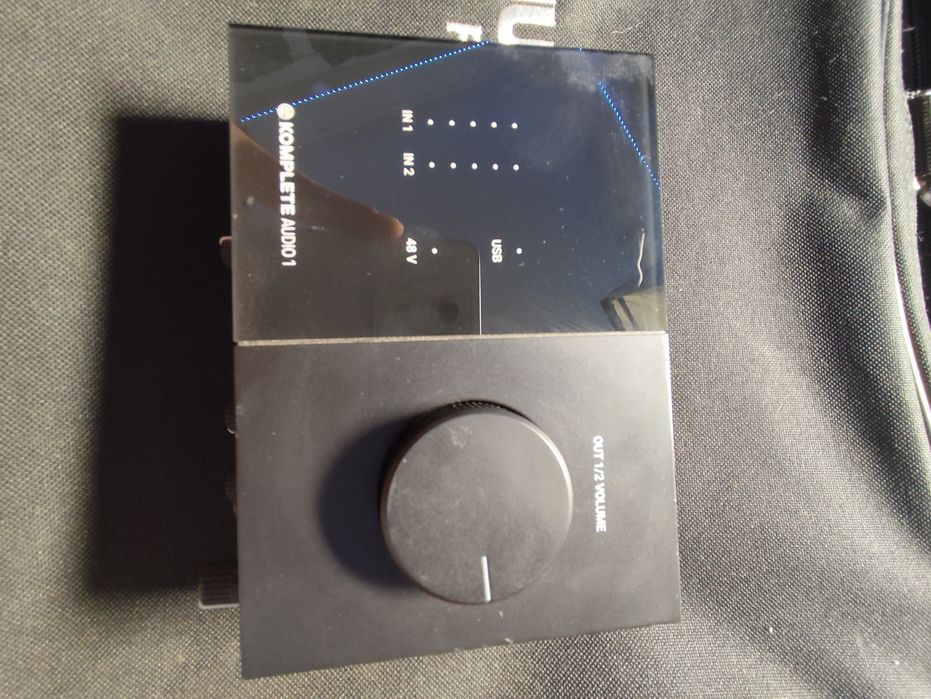 Traktor S3 MK3 + Komplete Audio 1 + Bolsa de Transporte